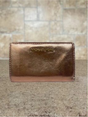 Michael Kors Medium Bifold Zip Coin Wallet 
Primrose Pink Metallic